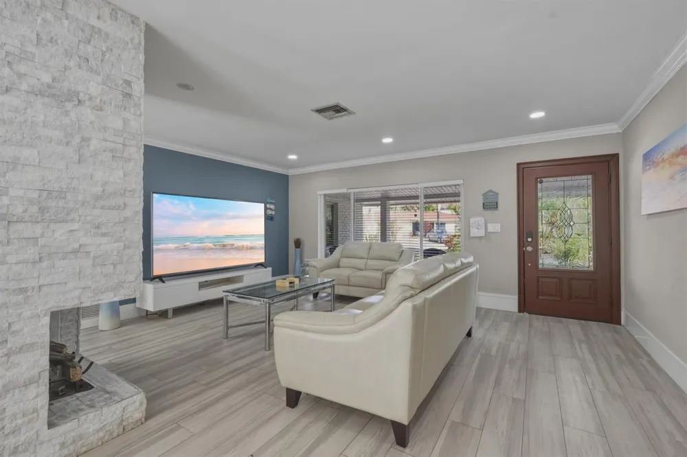 3036 NE 19 STREET Fort Lauderdale, FL 33305