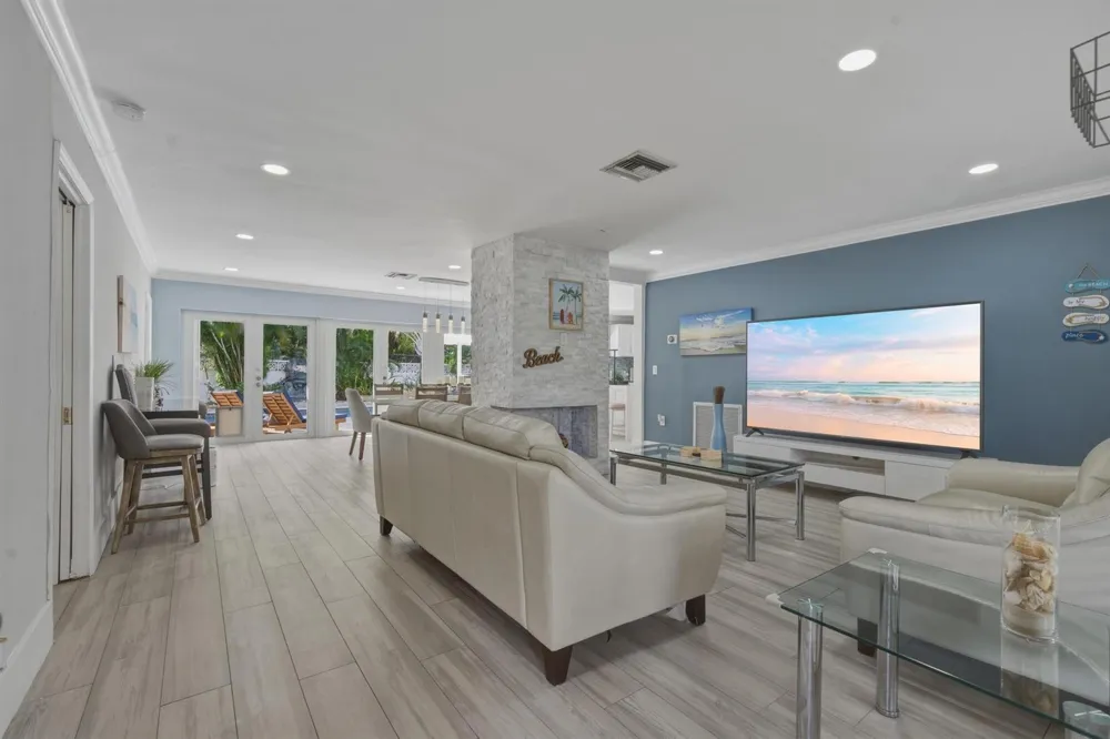 3036 NE 19 STREET Fort Lauderdale, FL 33305