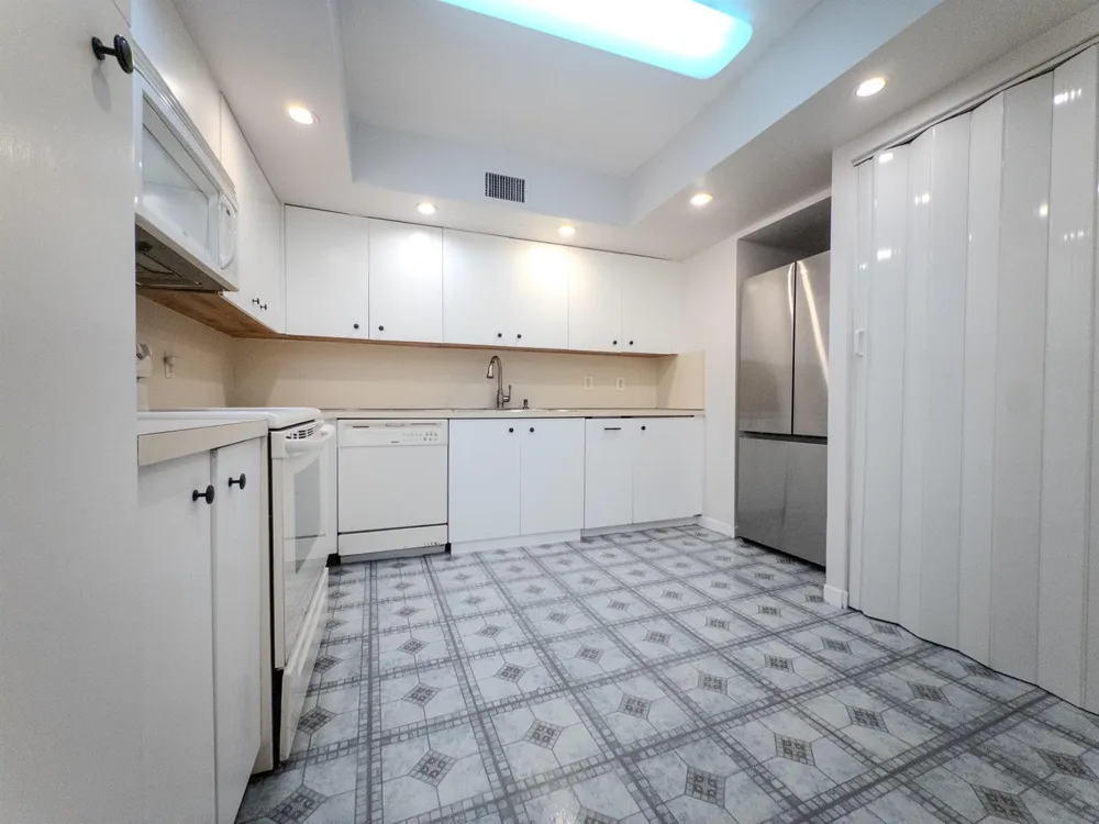 2800 46th #A502 Hollywood, FL 33021