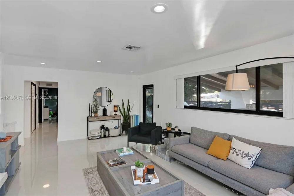 6751 SW 13th St Miami, FL 33144