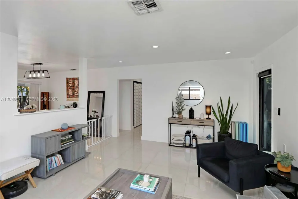 6751 SW 13th St Miami, FL 33144