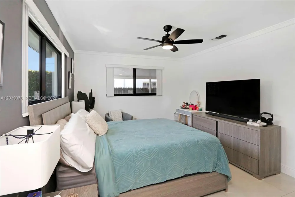 6751 SW 13th St Miami, FL 33144
