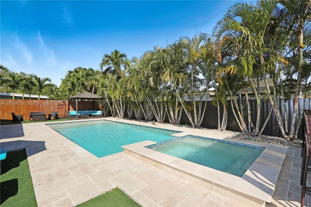 6751 SW 13th St Miami, FL 33144