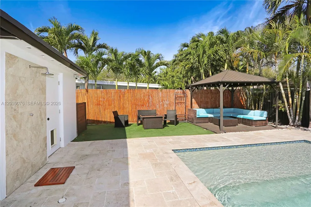 6751 SW 13th St Miami, FL 33144