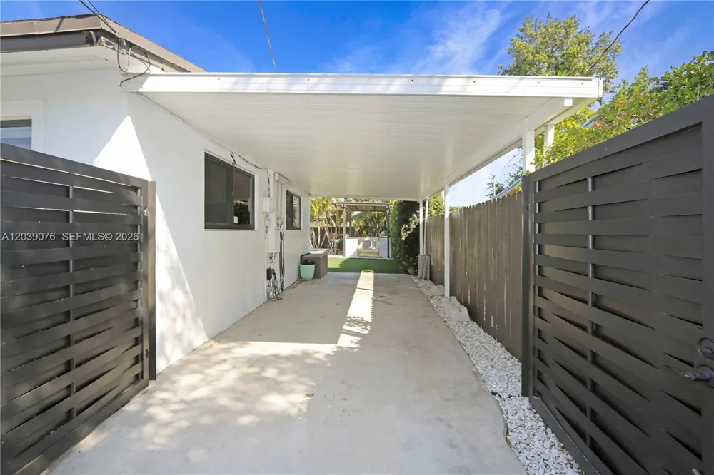 6751 SW 13th St Miami, FL 33144