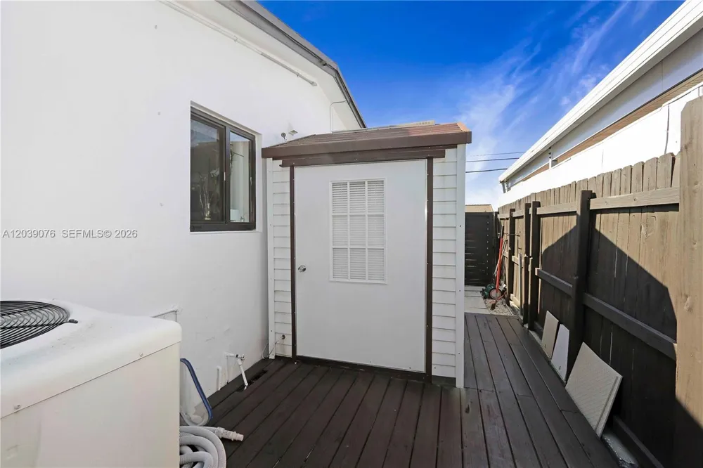 6751 SW 13th St Miami, FL 33144
