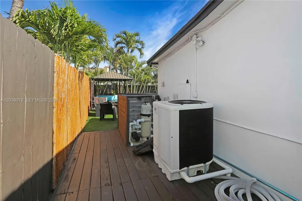 6751 SW 13th St Miami, FL 33144