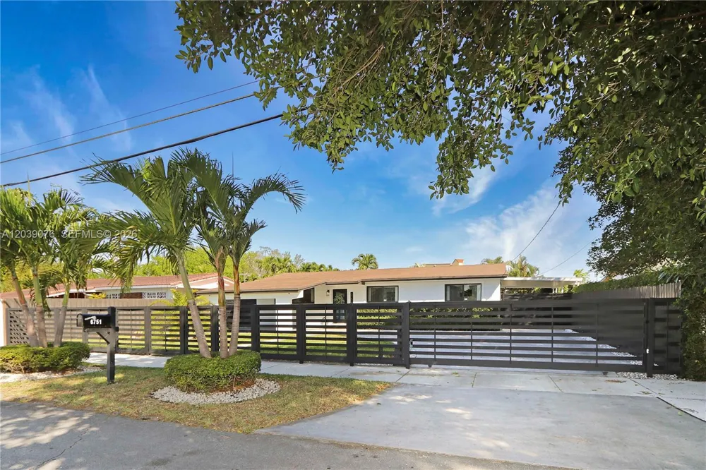 6751 SW 13th St Miami, FL 33144