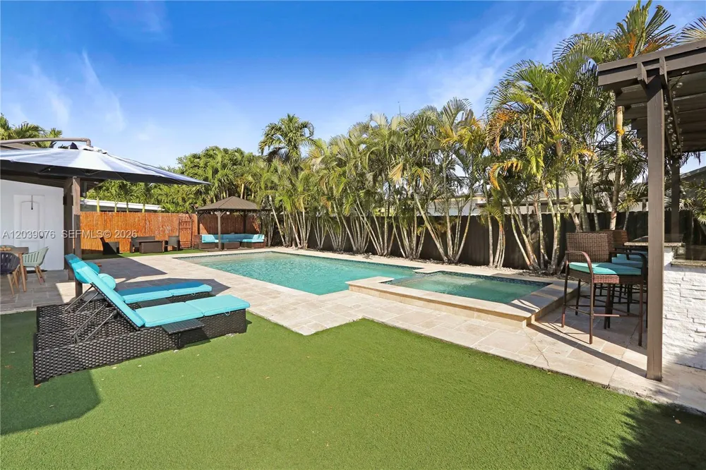 6751 SW 13th St Miami, FL 33144