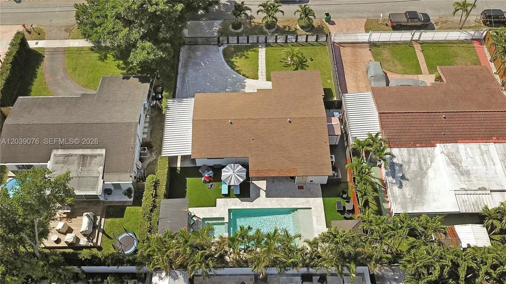 6751 SW 13th St Miami, FL 33144