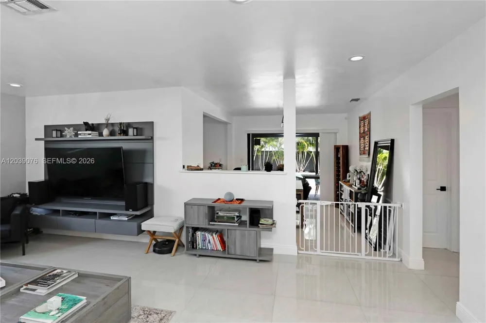 6751 SW 13th St Miami, FL 33144