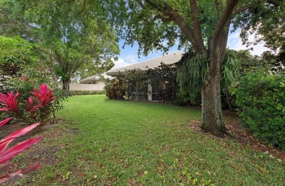 1092 Bedford Avenue Palm Beach Gardens, FL 33403