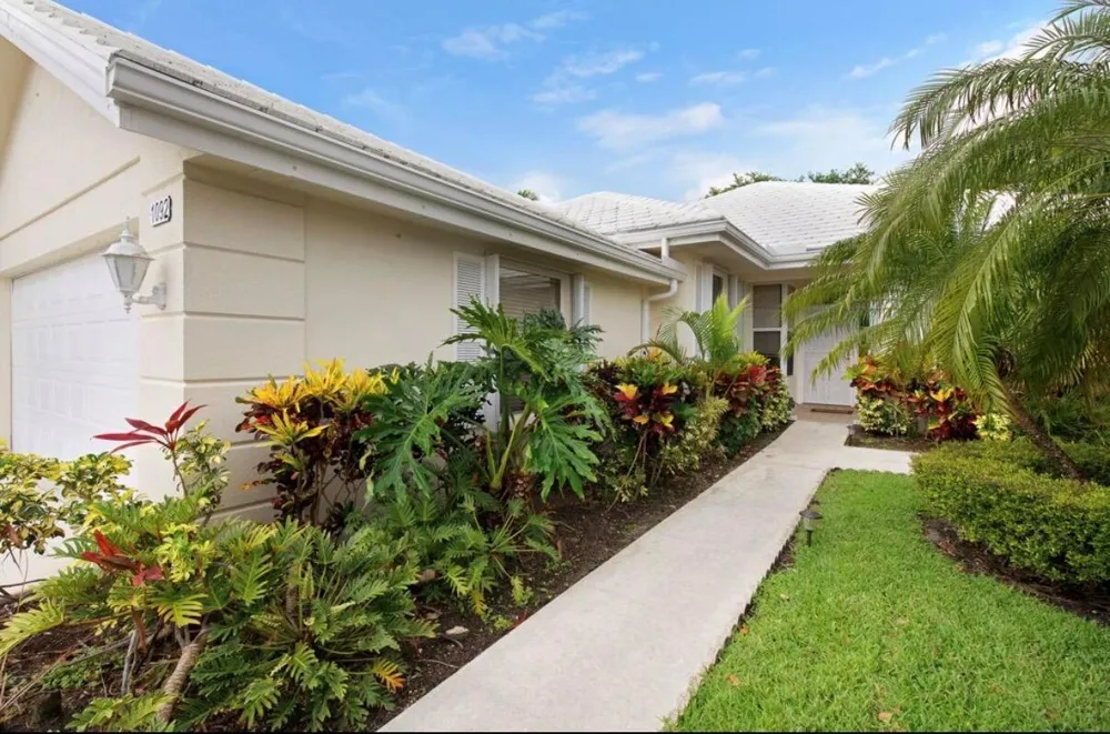 1092 Bedford Avenue Palm Beach Gardens, FL 33403