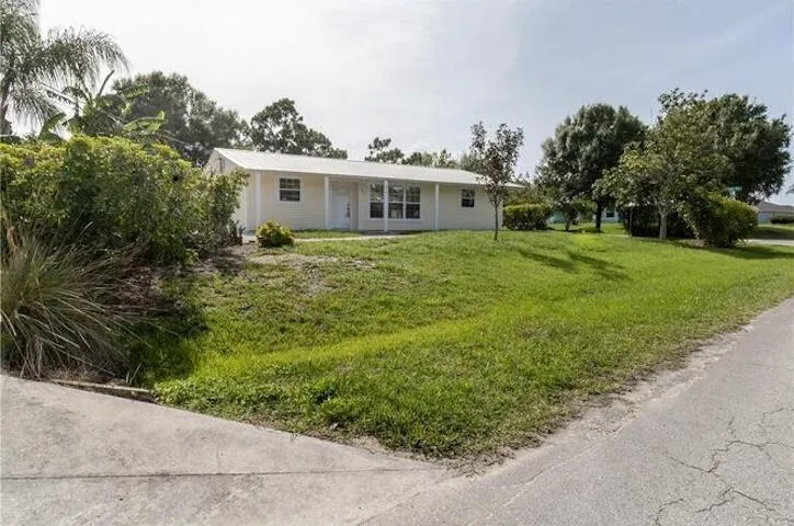 874 Blossom Sebastian, FL 32958
