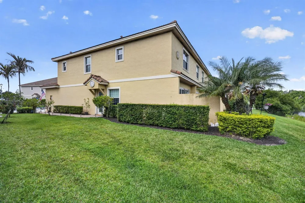615 SW Glen Crest Way Stuart, FL 34997