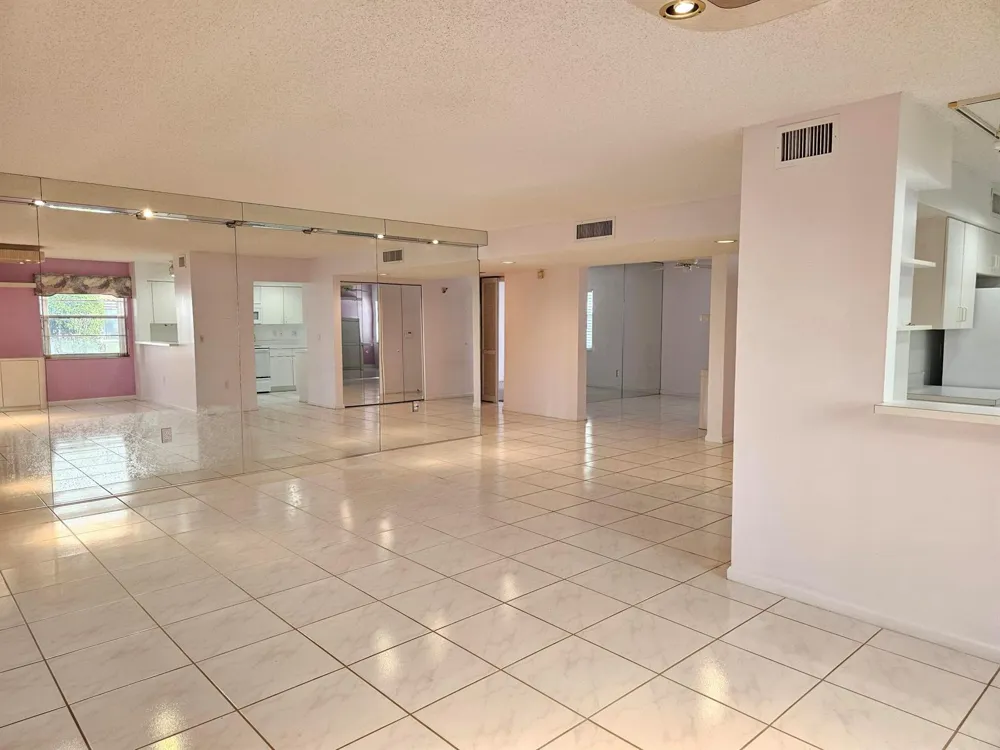 9963 Seacrest Circle #101 Boynton Beach, FL 33437