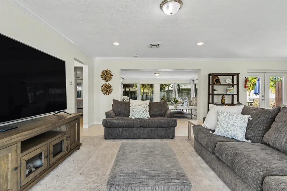 2770 NE 53rd Street Lighthouse Point, FL 33064