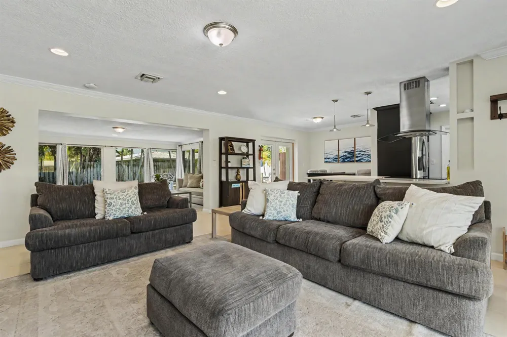 2770 NE 53rd Street Lighthouse Point, FL 33064