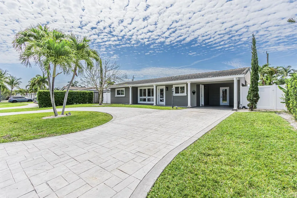2770 NE 53rd Street Lighthouse Point, FL 33064