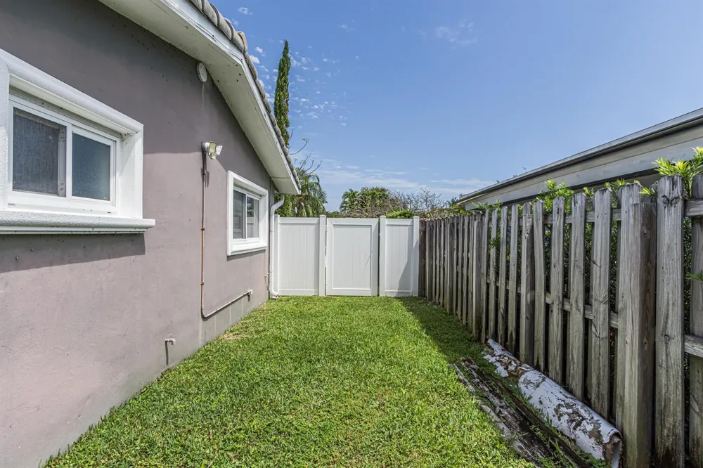 2770 NE 53rd Street Lighthouse Point, FL 33064
