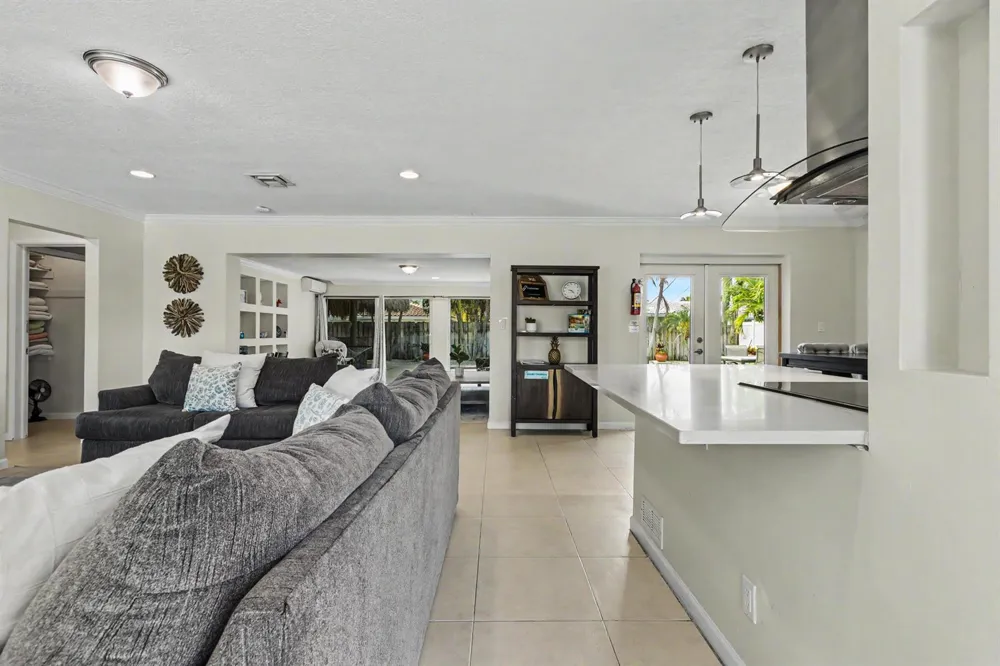 2770 NE 53rd Street Lighthouse Point, FL 33064