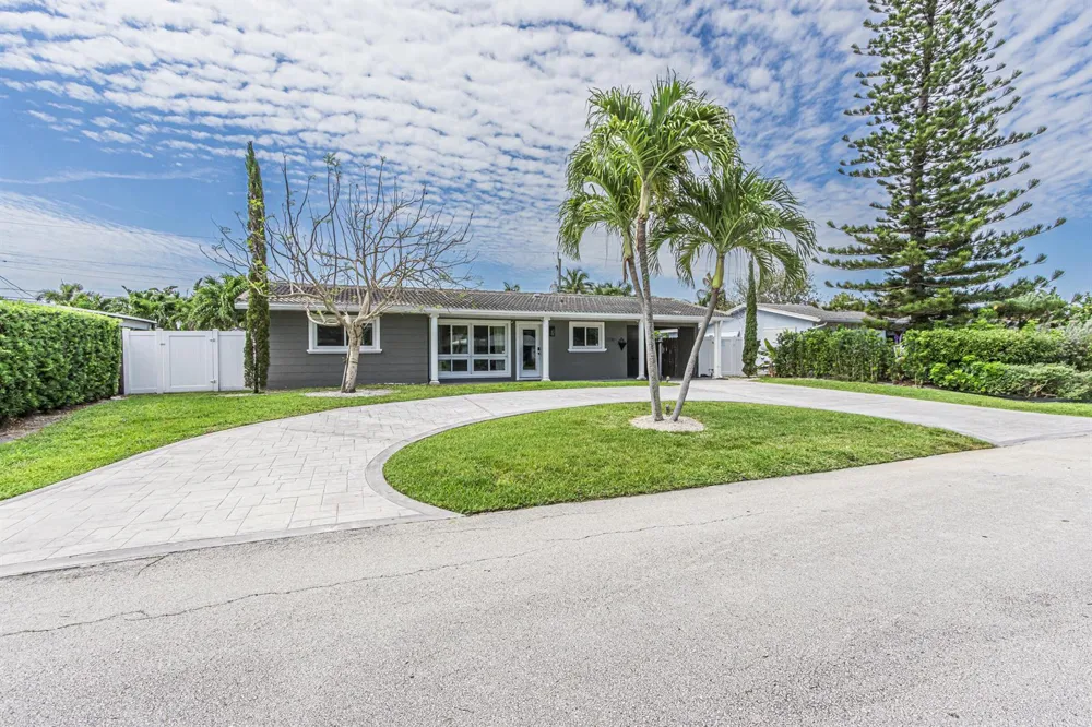2770 NE 53rd Street Lighthouse Point, FL 33064