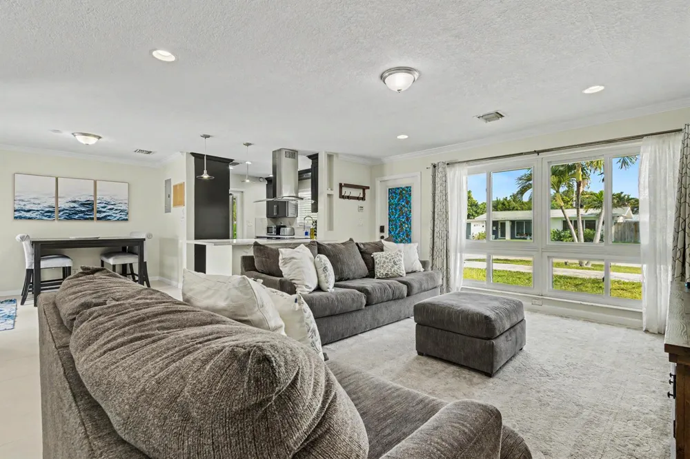 2770 NE 53rd Street Lighthouse Point, FL 33064