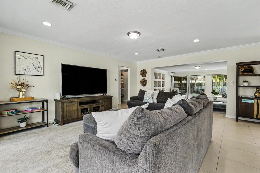 2770 NE 53rd Street Lighthouse Point, FL 33064