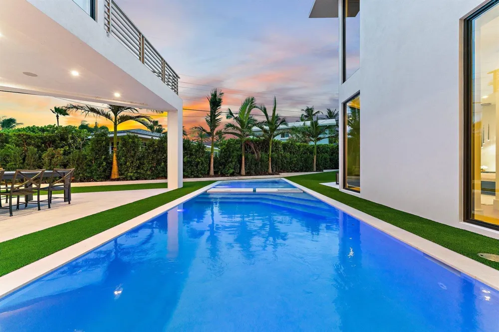 390 Jupiter Lane Juno Beach, FL 33408
