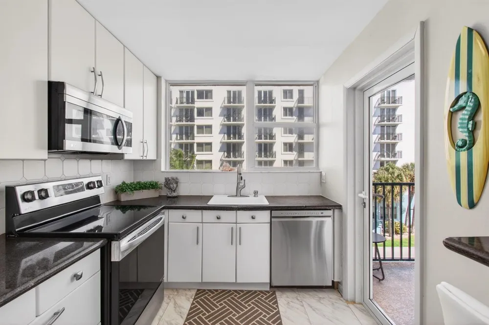1239 Hillsboro Mile #403 Hillsboro Beach, FL 33062
