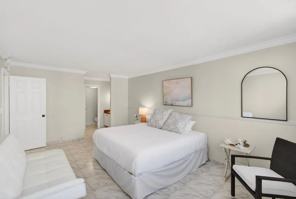 1239 Hillsboro Mile #403 Hillsboro Beach, FL 33062