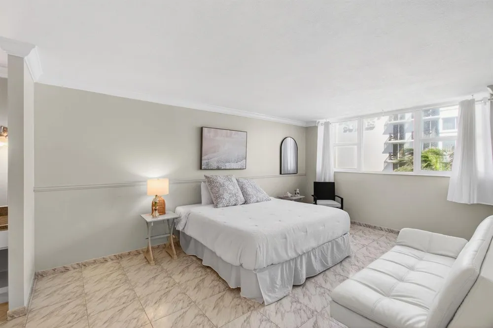 1239 Hillsboro Mile #403 Hillsboro Beach, FL 33062