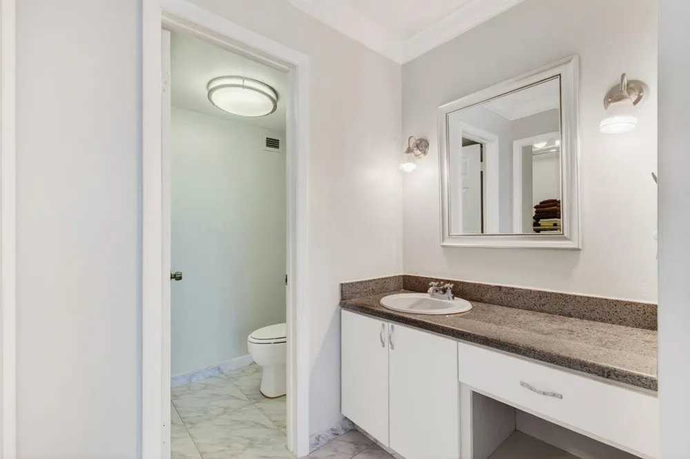 1239 Hillsboro Mile #403 Hillsboro Beach, FL 33062