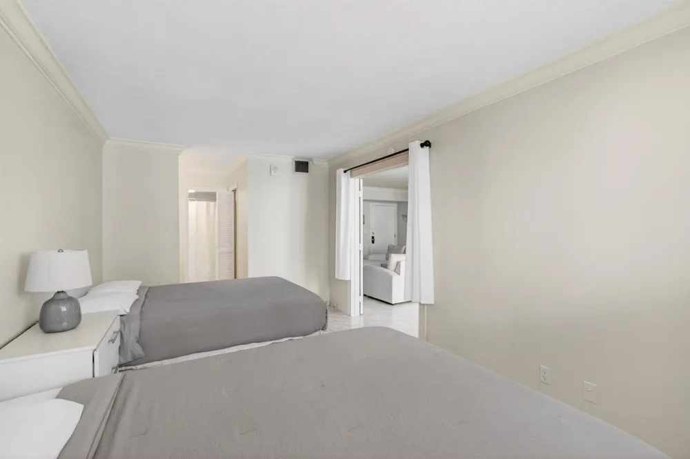 1239 Hillsboro Mile #403 Hillsboro Beach, FL 33062