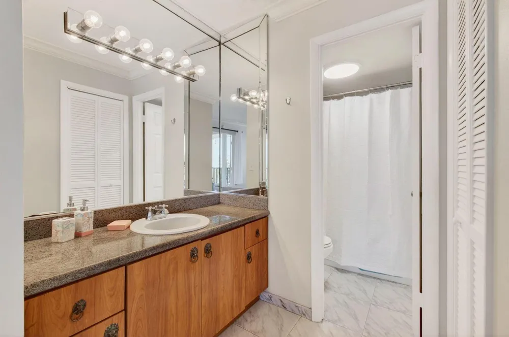 1239 Hillsboro Mile #403 Hillsboro Beach, FL 33062
