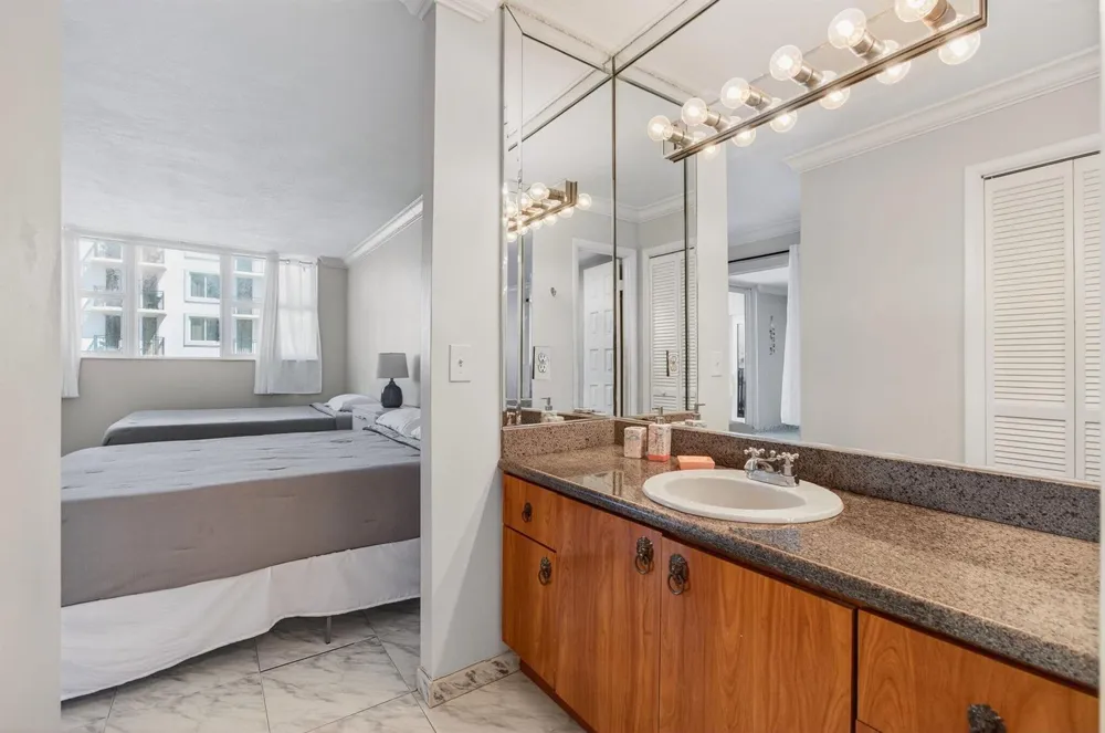 1239 Hillsboro Mile #403 Hillsboro Beach, FL 33062