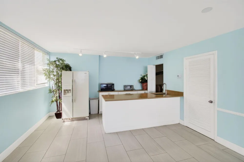 1239 Hillsboro Mile #403 Hillsboro Beach, FL 33062