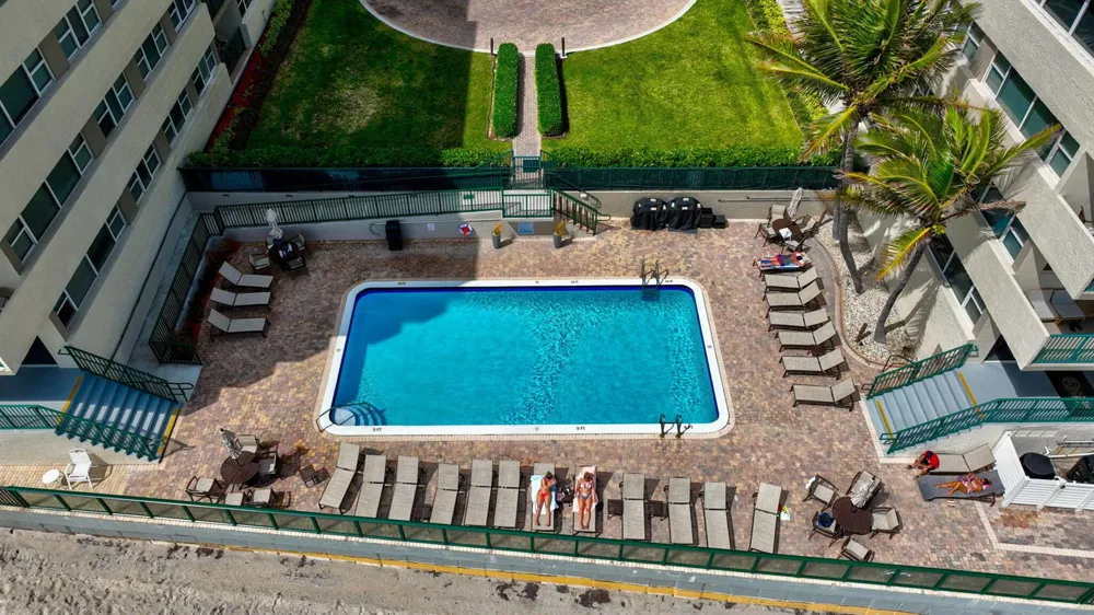 1239 Hillsboro Mile #403 Hillsboro Beach, FL 33062