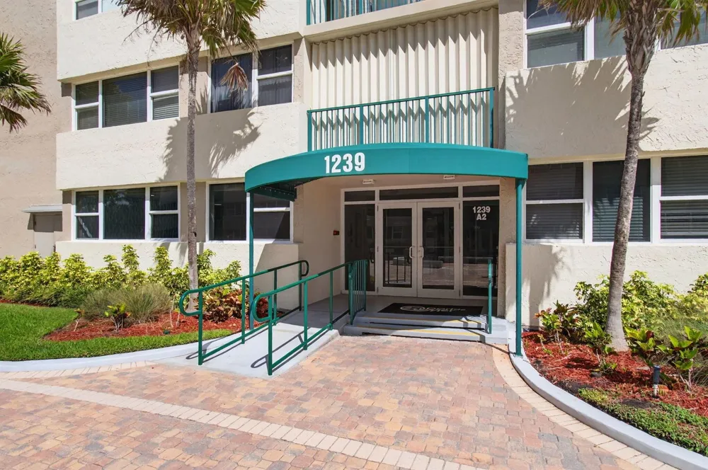 1239 Hillsboro Mile #403 Hillsboro Beach, FL 33062
