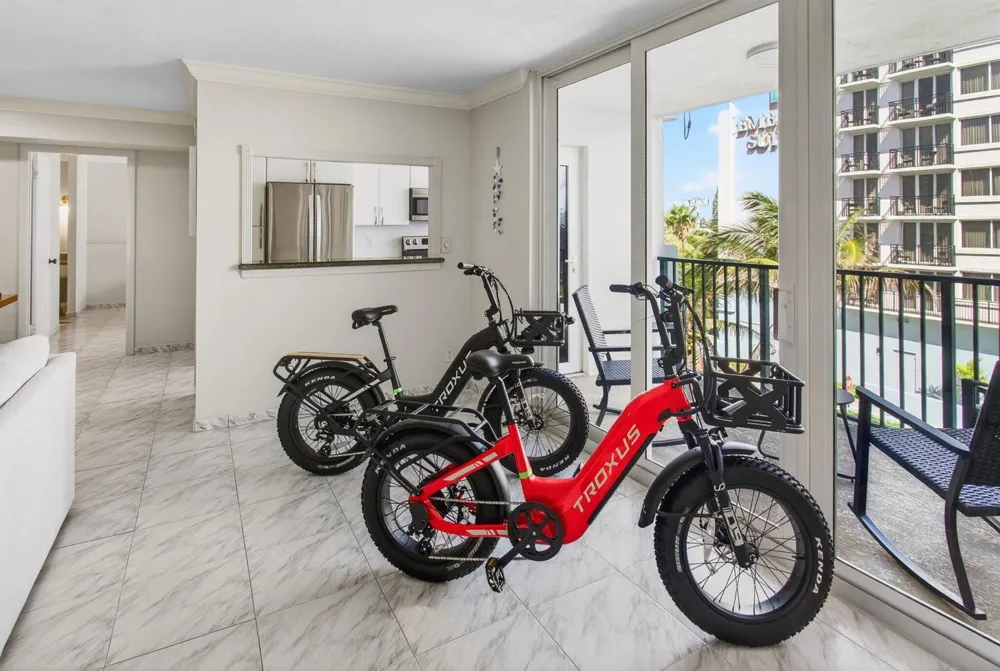 1239 Hillsboro Mile #403 Hillsboro Beach, FL 33062