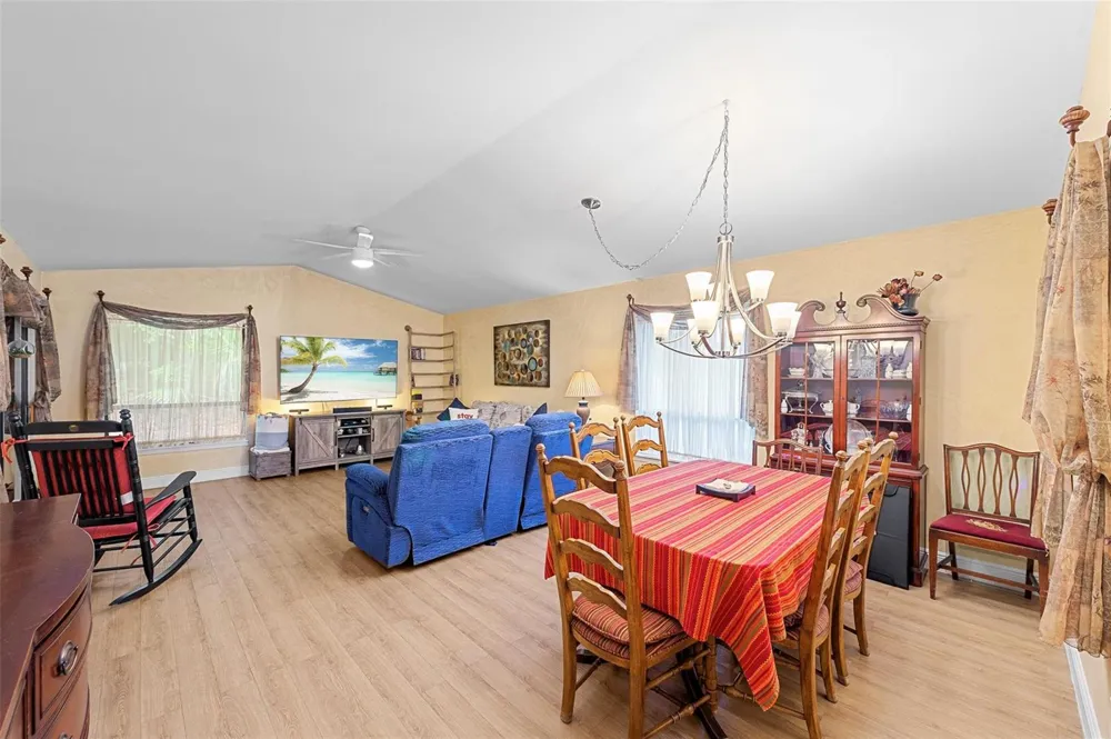 6809 SE Yorktown Drive Hobe Sound, FL 33455