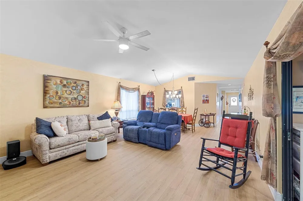 6809 SE Yorktown Drive Hobe Sound, FL 33455