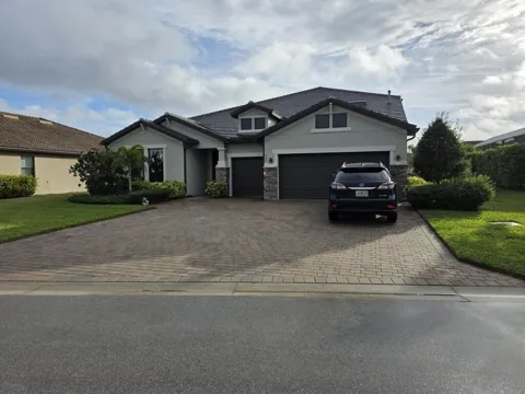 527 SE Vallarta Drive