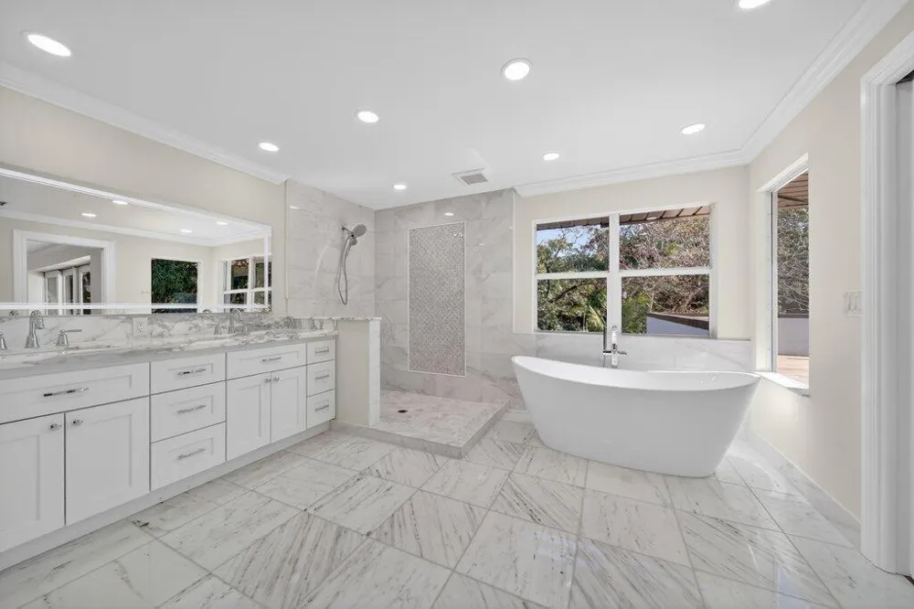37 E High Point Road Sewalls Point, FL 34996