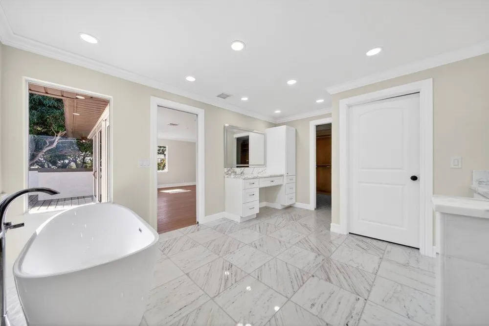 37 E High Point Road Sewalls Point, FL 34996