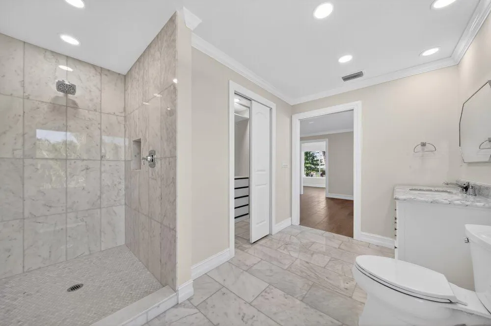 37 E High Point Road Sewalls Point, FL 34996