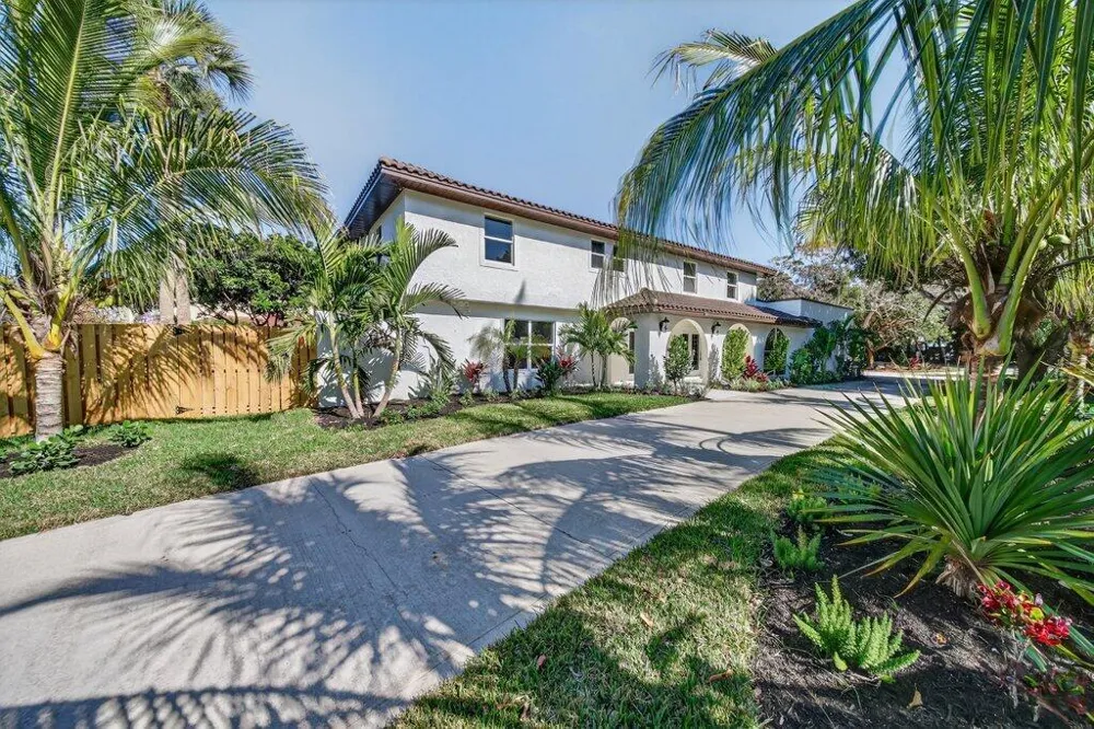 37 E High Point Road Sewalls Point, FL 34996
