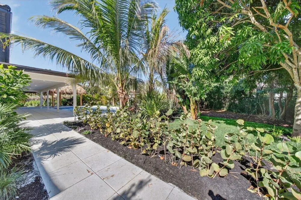 37 E High Point Road Sewalls Point, FL 34996
