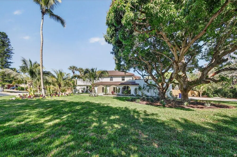 37 E High Point Road Sewalls Point, FL 34996