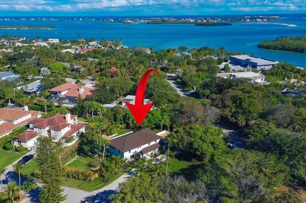 37 E High Point Road Sewalls Point, FL 34996